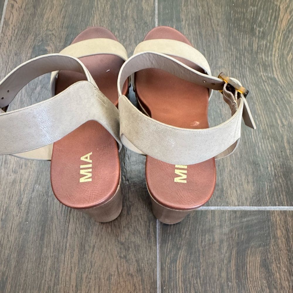 MIA SIENNA-WEDGE SANDAL Women's Tan Wedge Sandals
 New sz 10 - Picture 2 of 11
